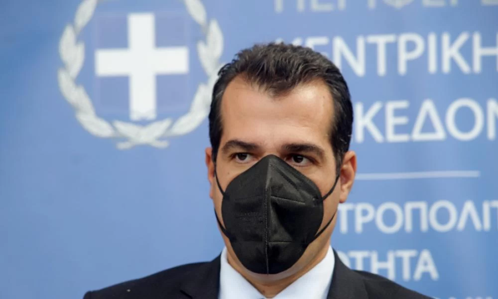 «Βόμβα» Πλεύρη: Εξετάζονται νέοι περιορισμοί για τους ανεμβολίαστους
